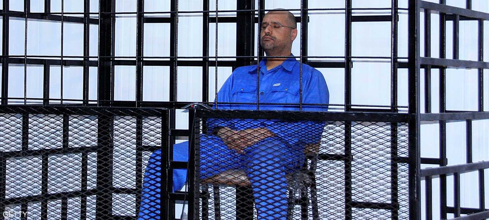 سيف الإسلام القذافي خلف القضبان بإحدى محاكم الزنتان - أرشيف