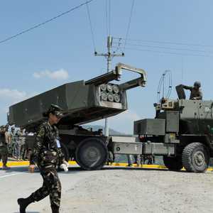 راجمات صواريخ من طراز هيمارس