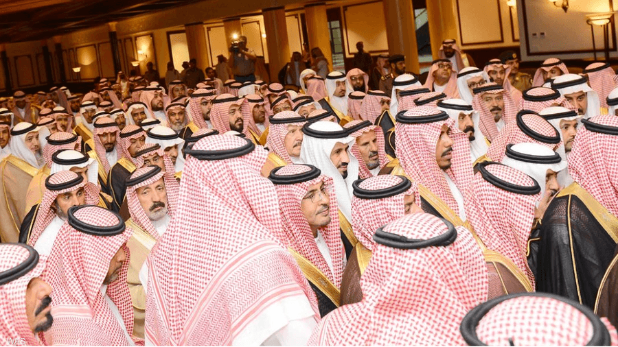جموع المواطنين تبايع الأمير الشاب في منطقة تبوك
