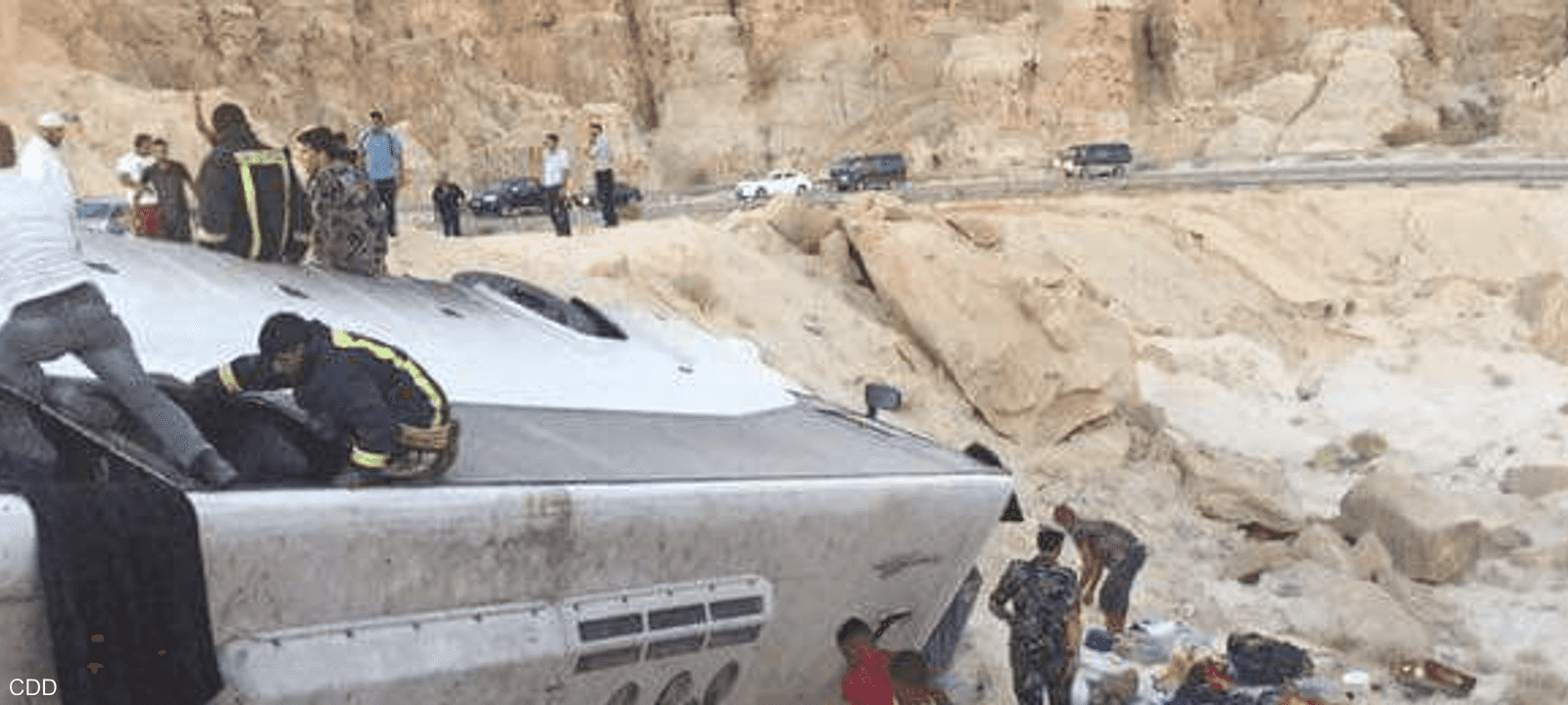 وقع حادث انقلاب الحافلة في منطقة مثلث المعمورة بالطفيلة