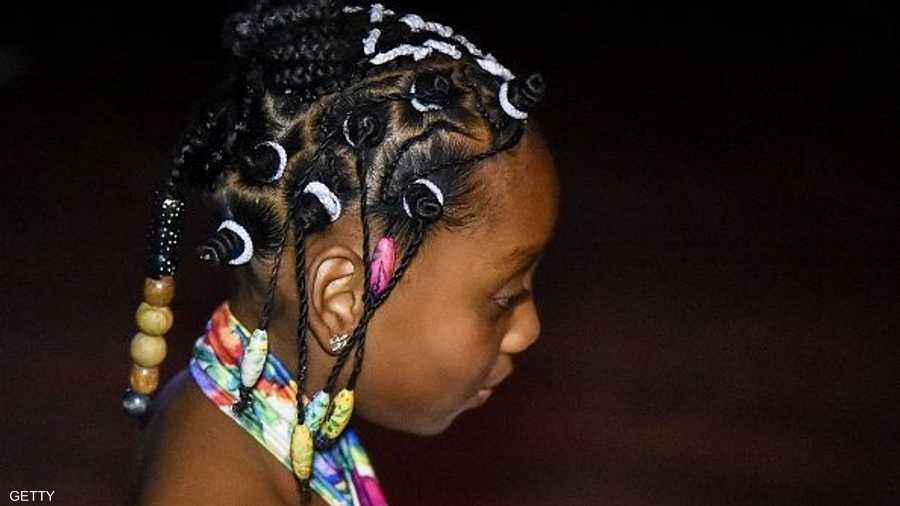 تصفيف الشعر على الطريقة الإفريقية يتطلب حصة من الزمن