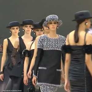 عرض أزياء تحت "إيفل"