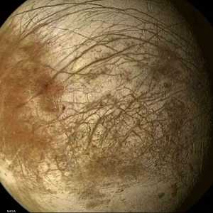 قمر إنسيلادوس.. سادس أكبر أقمار زحل