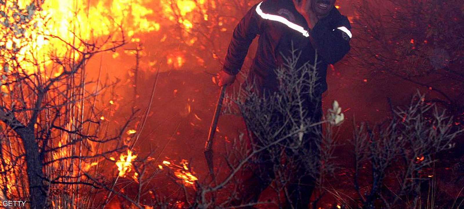 الحرائق تسببت في وفاة شخصين على الأقل