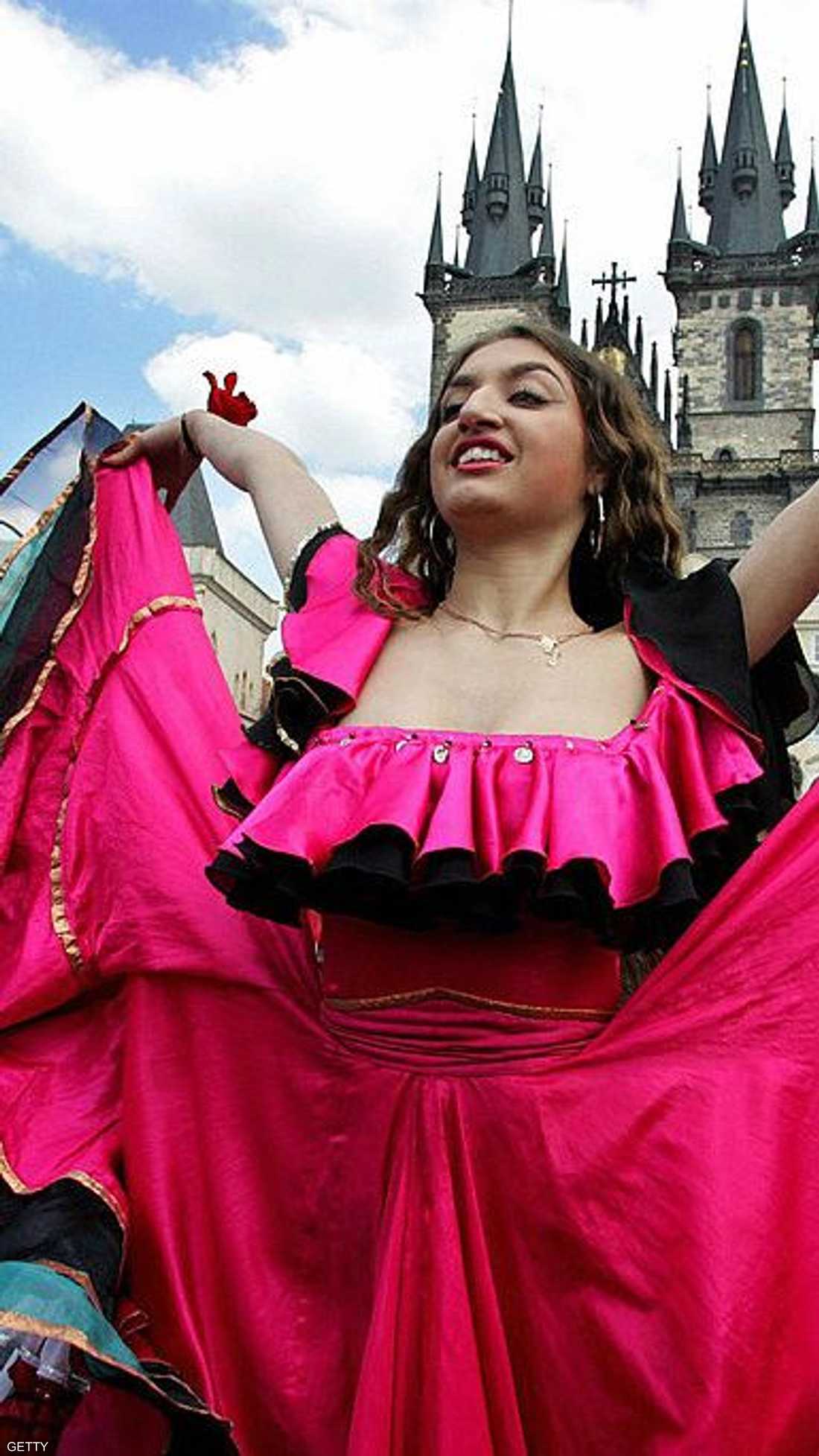 تقول أغنية : ماتت أمي وتركتني حبيبتي غاضبة ومعي كماني فقط