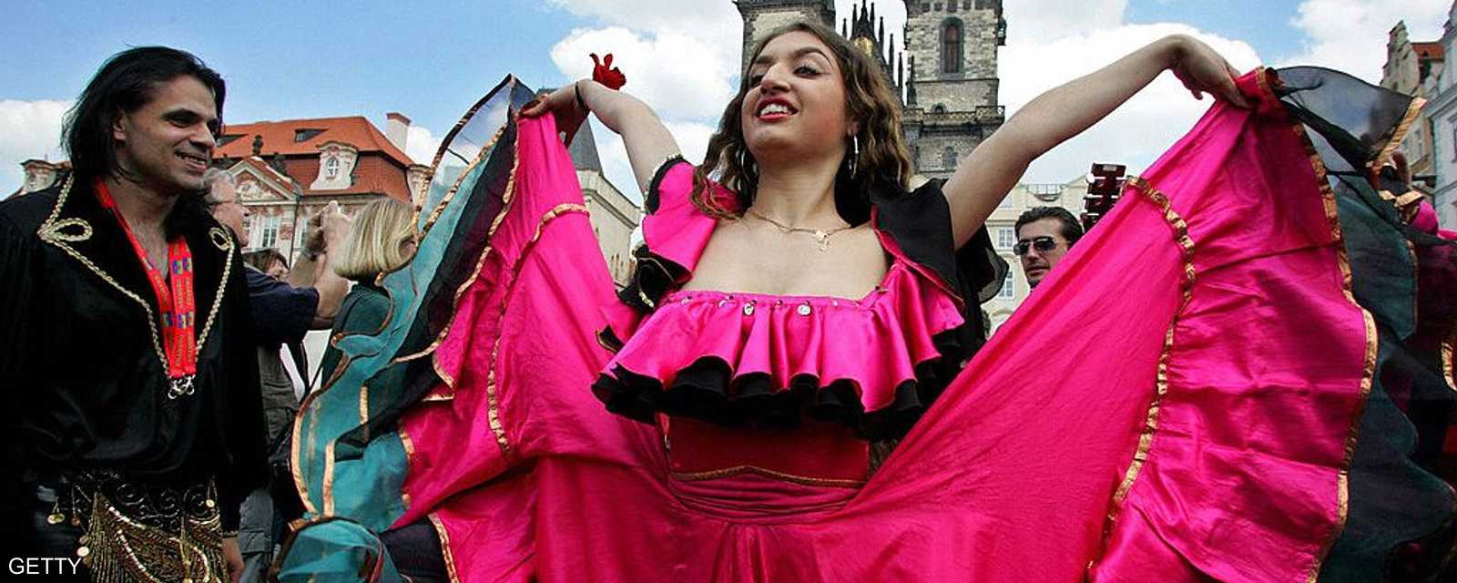 تقول أغنية : ماتت أمي وتركتني حبيبتي غاضبة ومعي كماني فقط