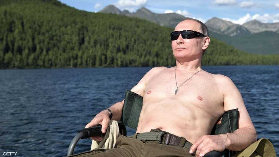 بوتن عاري الصدر