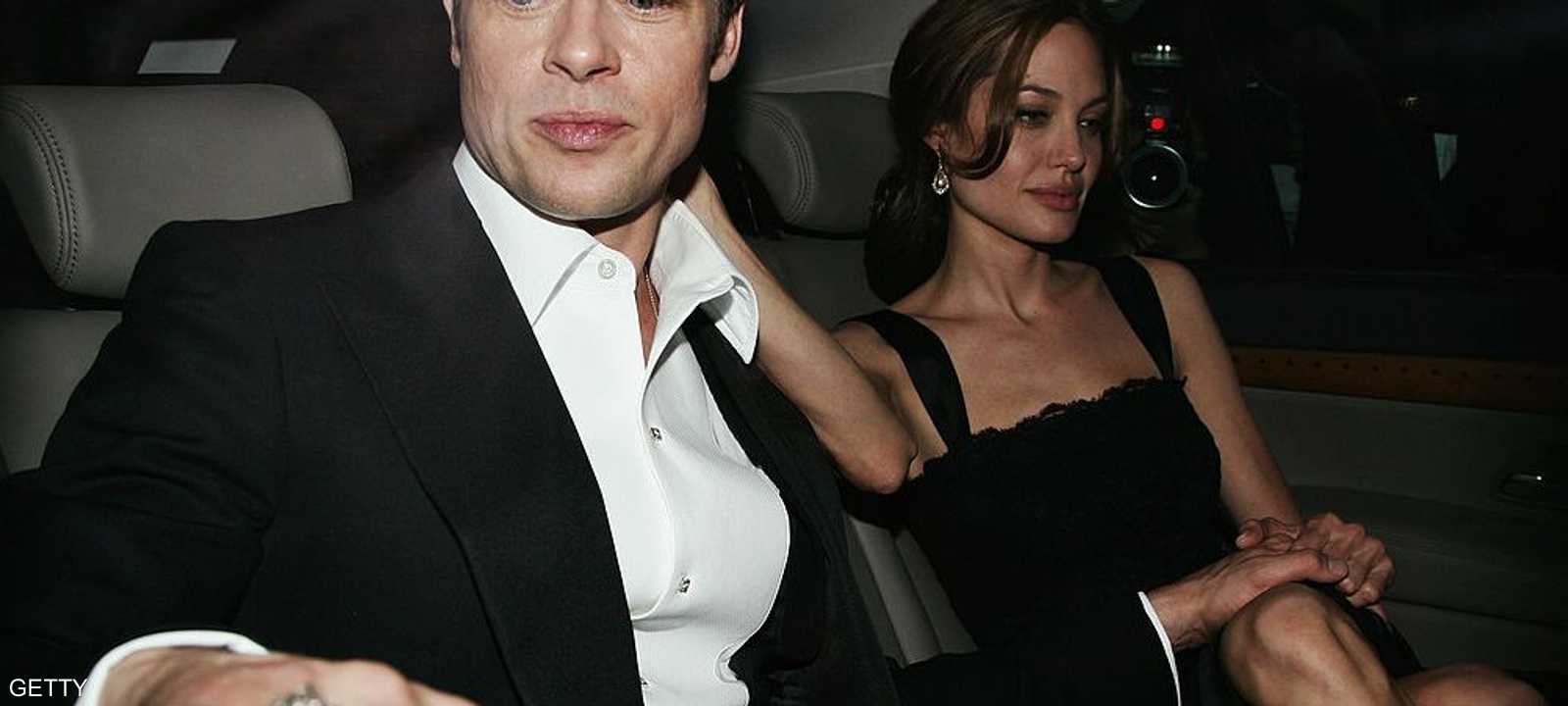 الزوجان في لقطة سعيدة عمرها 10 أعوام