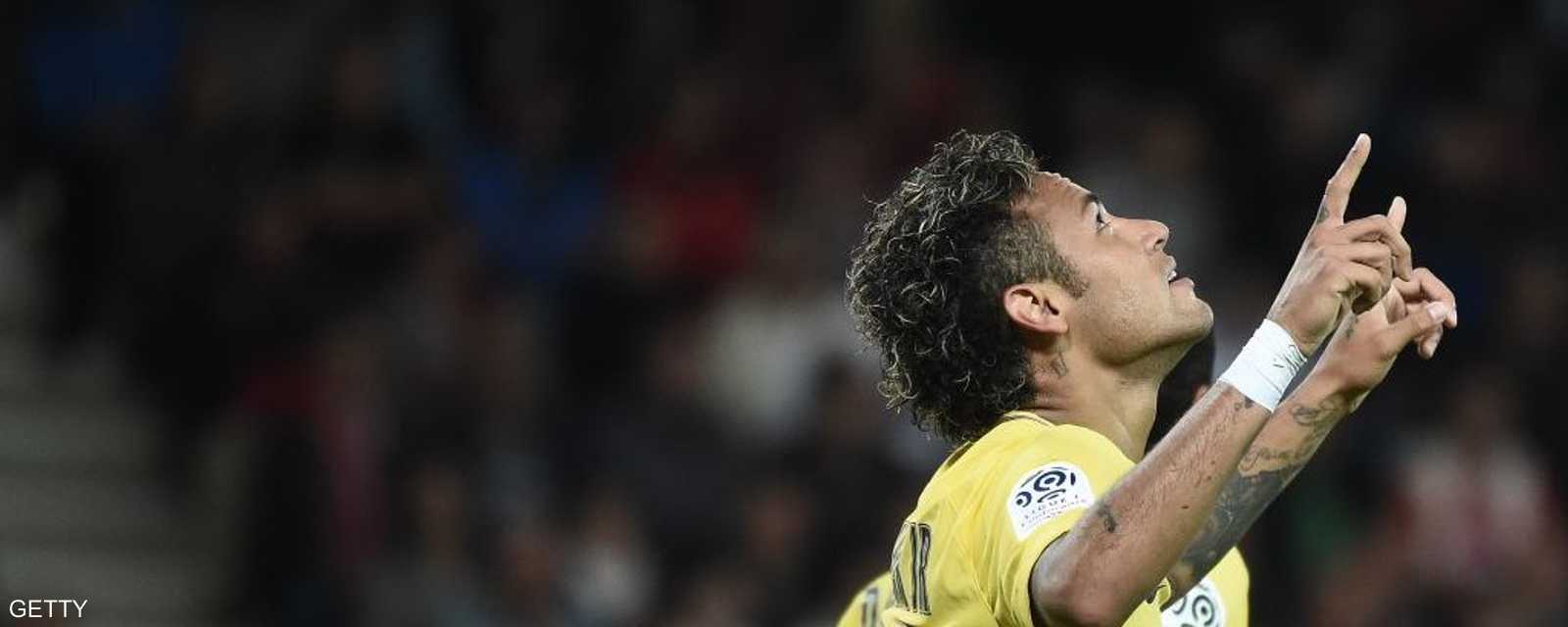 احتفال معتاد بهز الشباك ولكن هذه المرة بألوان أخرى