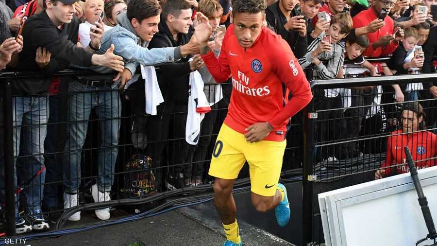 الكاميرات تلاحقه في كل لحظة