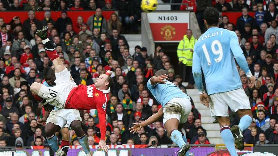 وآخر تاريخي في ديربي مانشستر 2011 من ضربة مقصية في مرمى سيتي