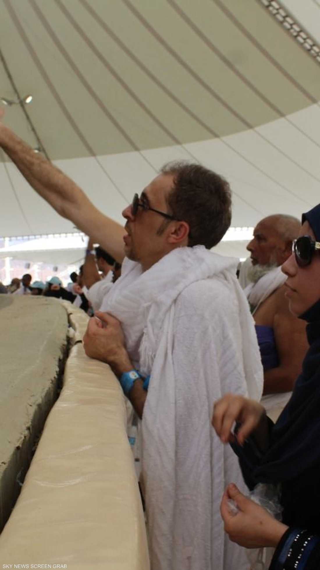 وقت الرمي المحدد من فجر يوم عيد الأضحى إلى فجر اليوم التالي