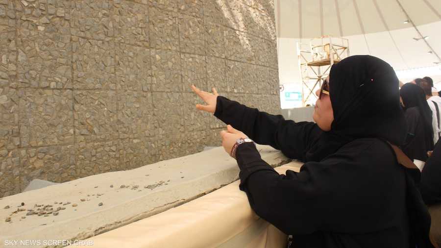 بعد الفراغ من رمي جمرة العقبة الكبرى يتولى الحاج ذبح الهدي