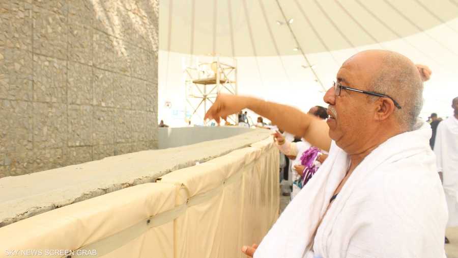 الحجاج يؤدون المناسك في درجة حرارة مرتفعة