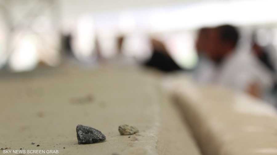 لكن السنة أن يكون الرمي ما بين طلوع الشمس إلى الزوال