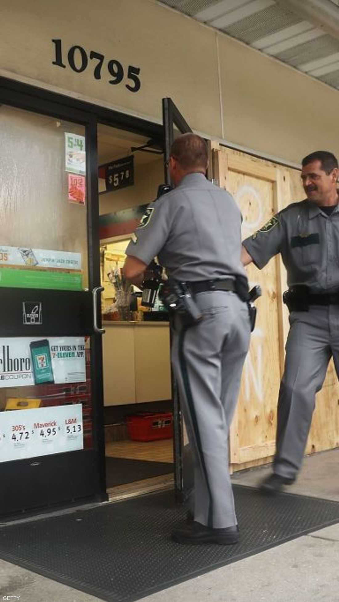 محل تجاري يشمع أبوابه