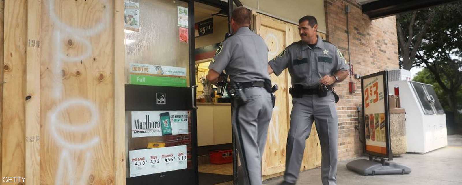 محل تجاري يشمع أبوابه