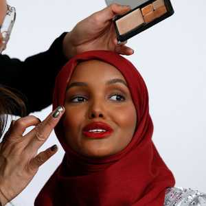 ظهور الحجاب أصبح طبيعيا وتستخدمه شركات الإعلانات والإعلام