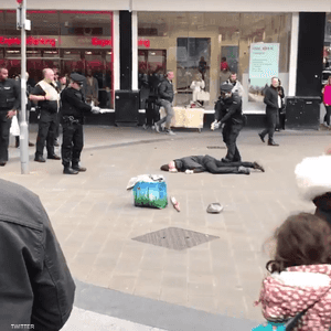 لحظة القبض على الرجل