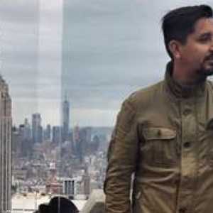 كارلوس مونوز بورتال كان مسؤولا عن معاينة مواقع تصوير المسلسل