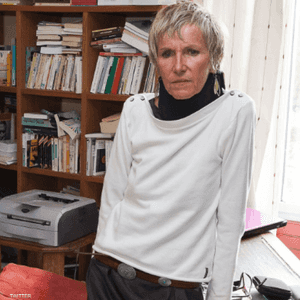 أصيبت الكاتبة الراحلة آن برت بمرض عضال عام 2015