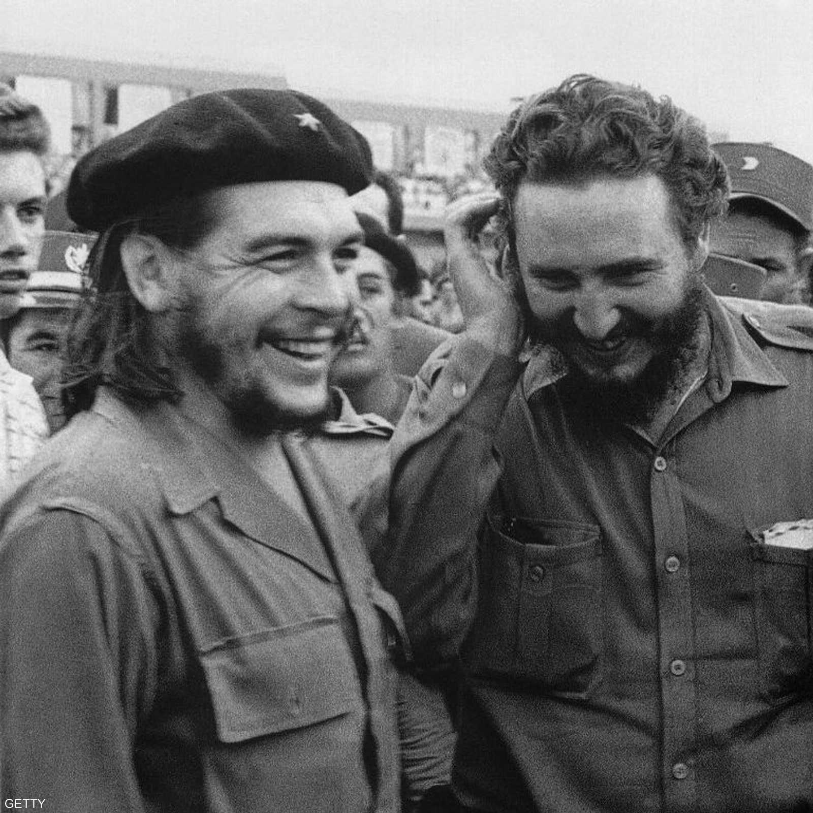 غيفارا والرئيس الكوبي السابق فيديل كاسترو