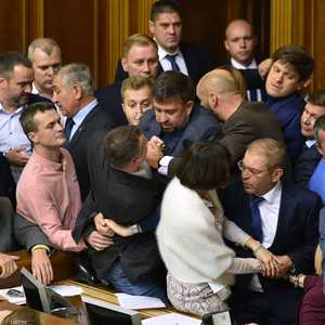 جانب من العراك في الجلسة