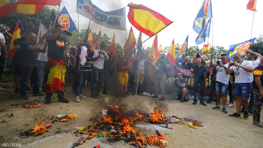 الأعلام الإسبانية كانت حاضرة خلال التظاهرات