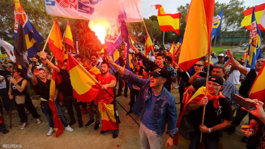تظاهر رافضي الانفصال دعما لحكومة مدريد ووحدة إسبانيا