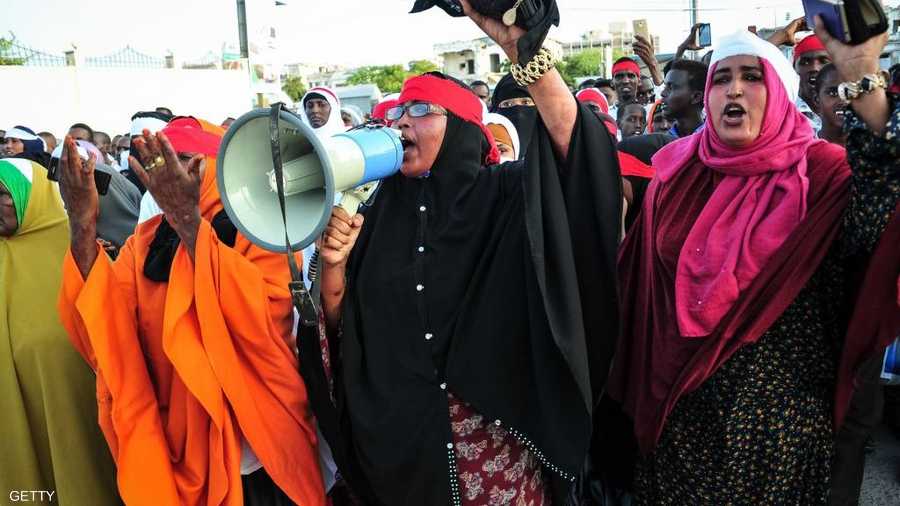 نساء يتصدرن التظاهرات