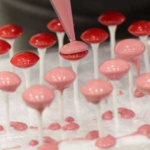 الأطباء يوصون بالتقليل من الحلوى