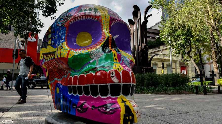 جمجمة ملونة وسط مدينة ميكسيكو سيتي
