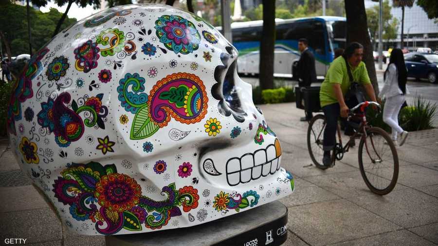 الجماجم الملونة ملأت شوارع ميكسيكو سيتي