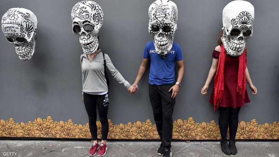 صور تذكارية داخل الجماجم المقدمة من من مركز أبحاث التاريخ