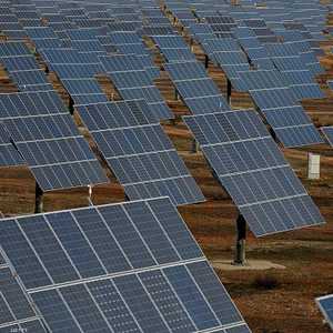 مزرعة لإنتاج الكهرباء من الطاقة الشمسية.