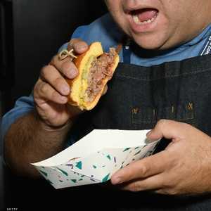 تناول الطعام دون صحبة يؤدي إلى مشاكل صحية