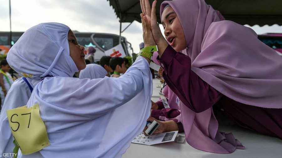 المسلمون يشكلون أغلب الماليزيين