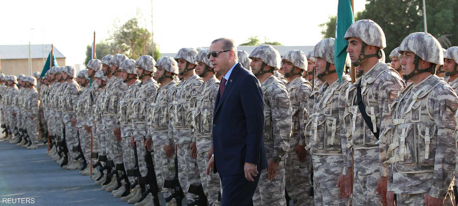 أردوغان وسط عدد من الجنود الأتراك (أرشيف)