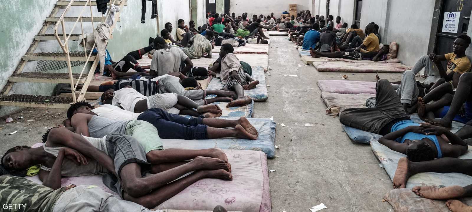 مهاجرون أفارقة في مركز احتجاز في ليبيا