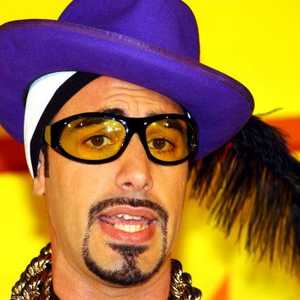 بورات الشخصية الكوميدية الهزلية