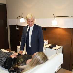 البروفسور جاك بروست أحد رواد طب الشيخوخة في سويسرا