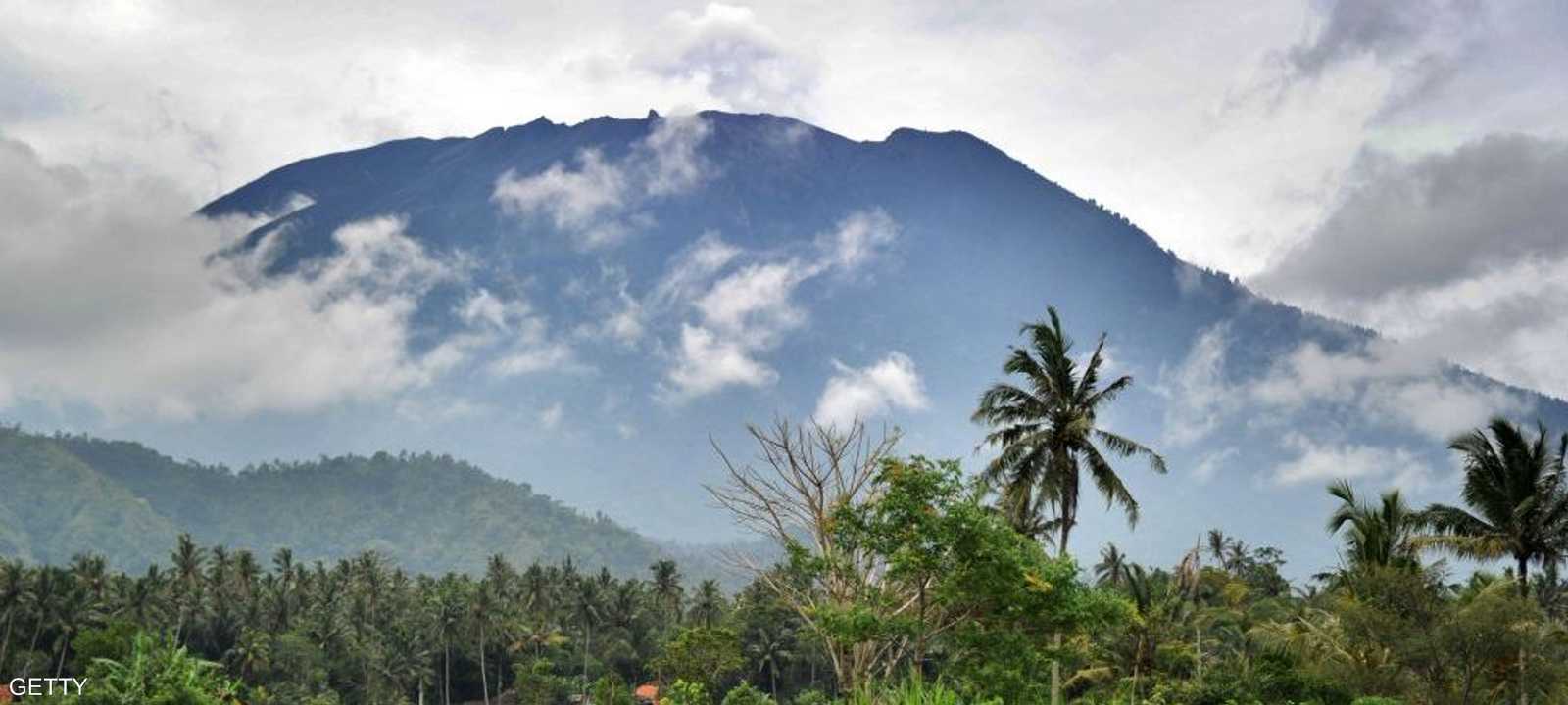 جبل أغونغ في أندونيسيا. أرشيفية