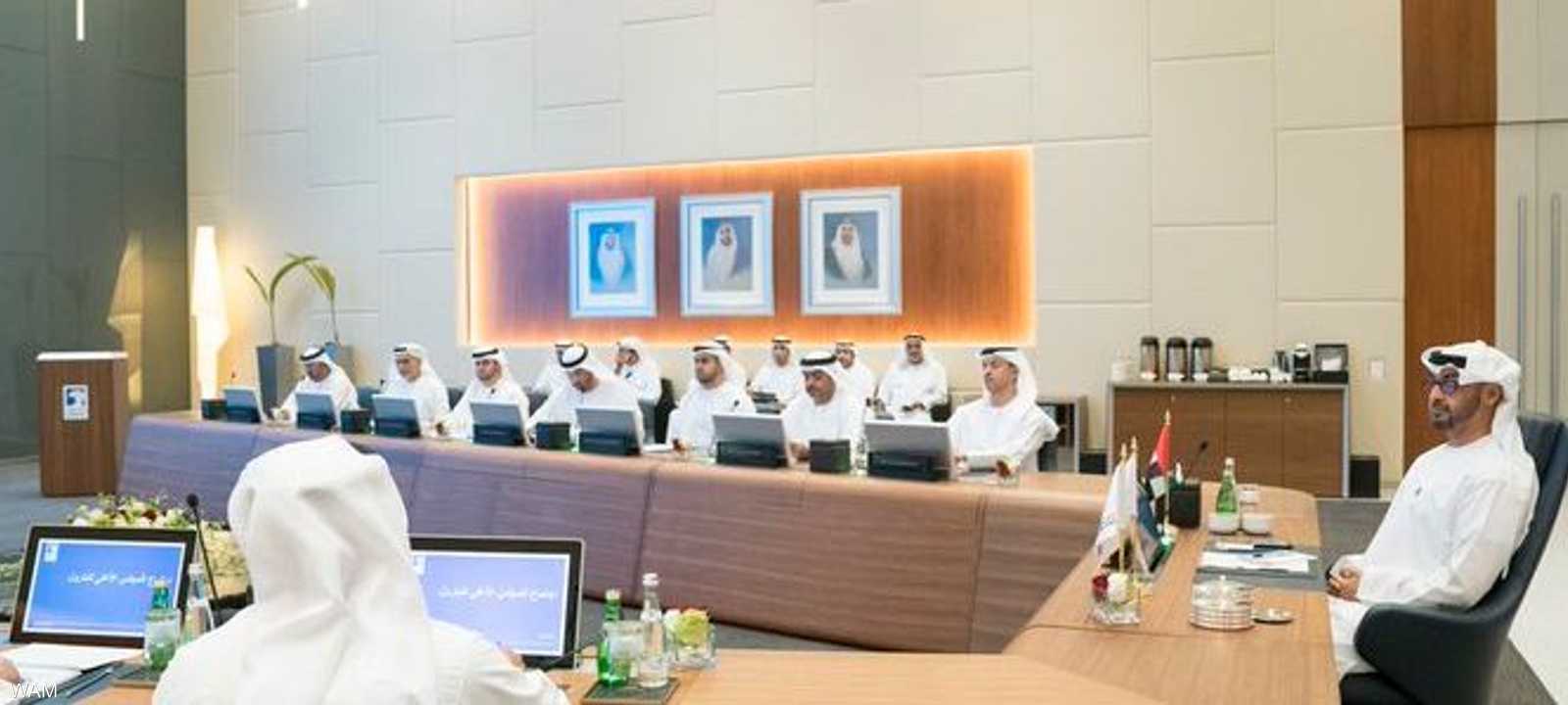 ولي عهد أبوظبي يترأس اجتماع المجلس الأعلى للبترول بالإمارات