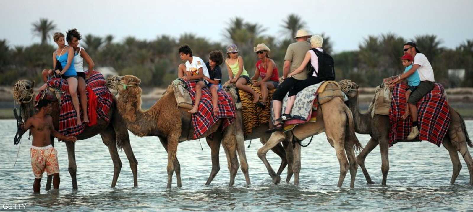 سياح أجانب في جزيرة جربة