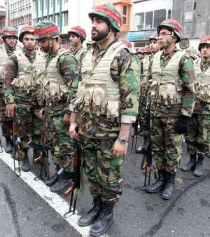 أفراد من قوات الباسيج شبه العسكرية في إيران.