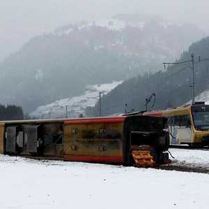 خروج قطار ركاب من على القضبان بسبب العواصف في سويسرا