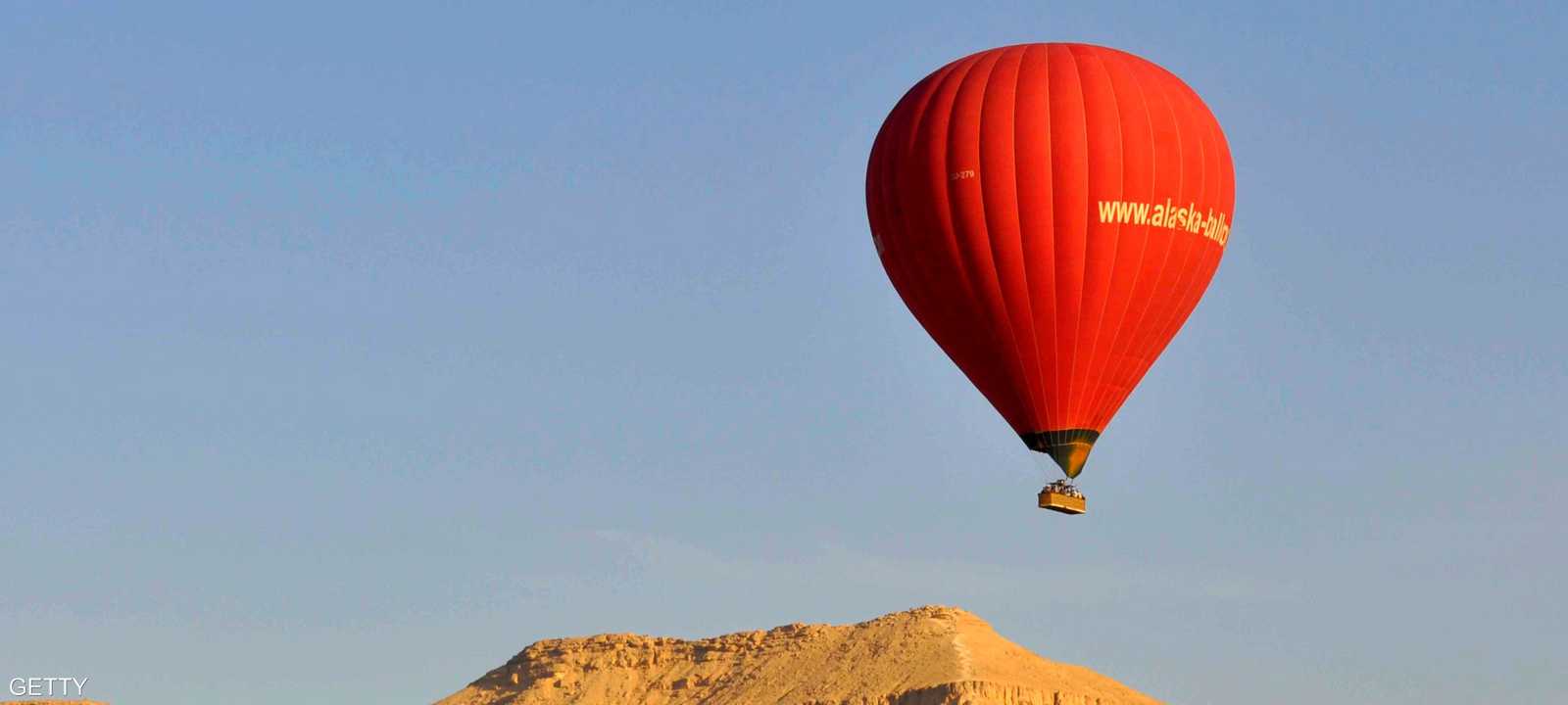 بالون فوق مدينة الأقصر المصرية - أرشيف