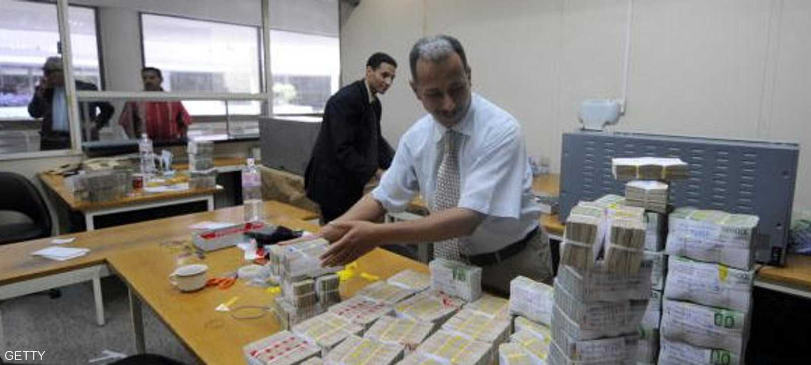 موظفون في البنك المركزي التونسي - أرشيف.