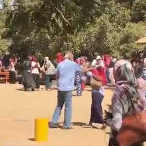 رئيس جامعة سودانية يضرب طالبتين