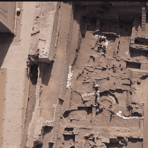 من أعمال التنقيب في تل إدفو